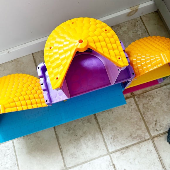 Dora the Explorer Castle nearly 2 feet tall 7 room Secret Door - Picture 11 of 13